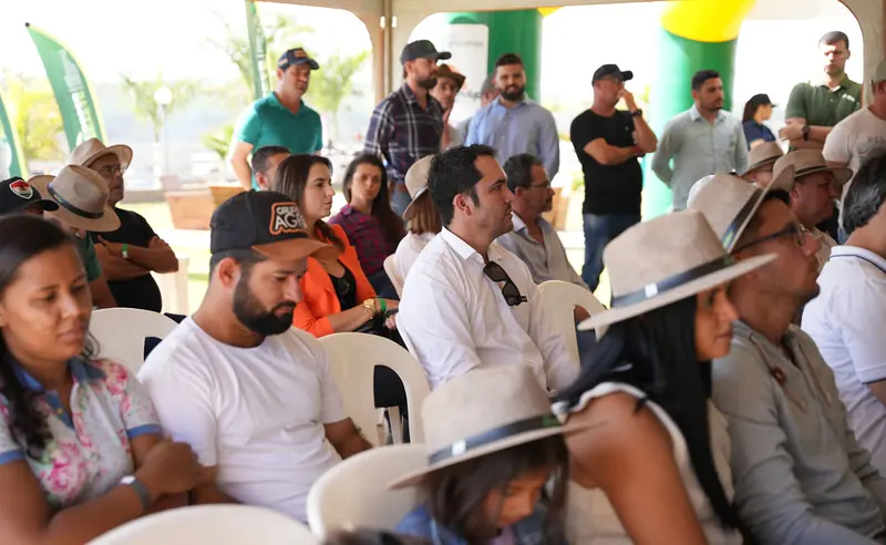 Cooperados acompanham palestra da Cooperabaeté